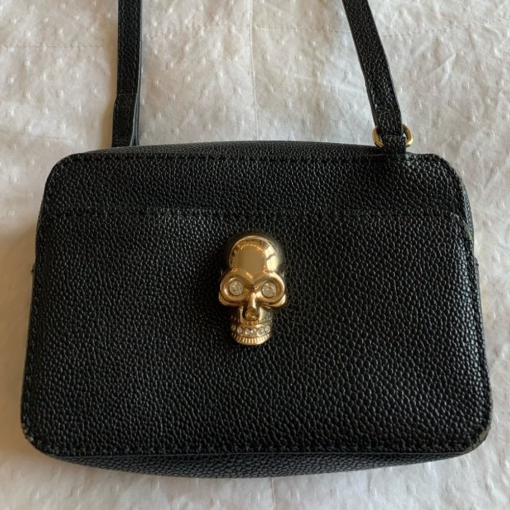 Black Skull Crossbody